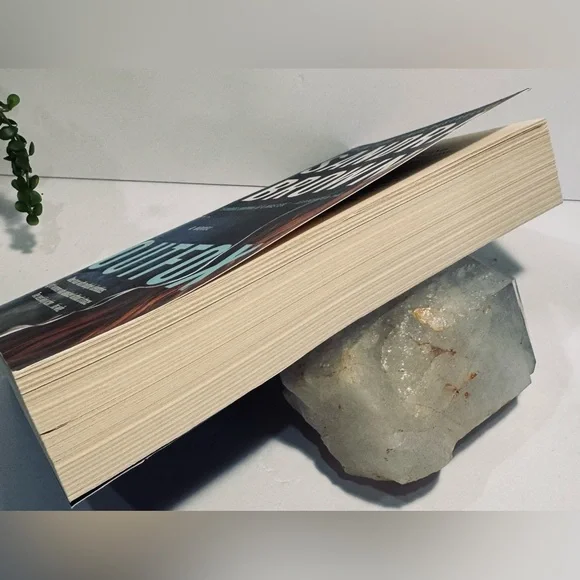 'Outfox' by Sandra Brown Softcover Novel - Picture 5 of 8